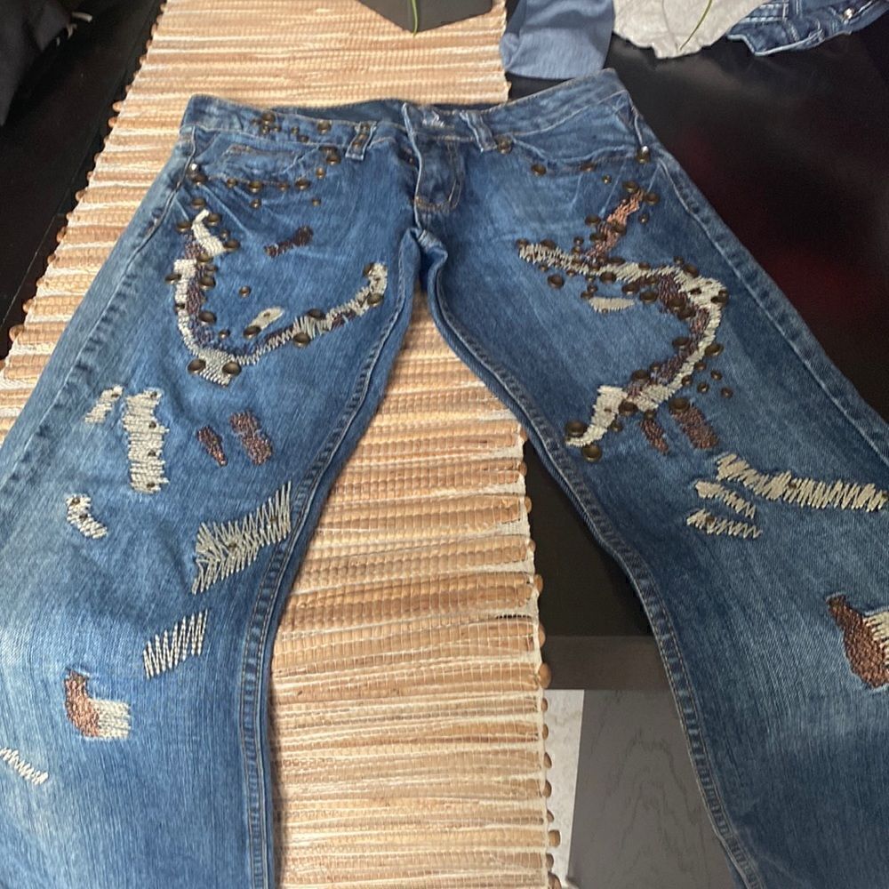 EUC fashion jeans lots of detail